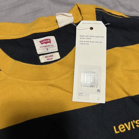 Levi’s Tee - Picture 2 of 4